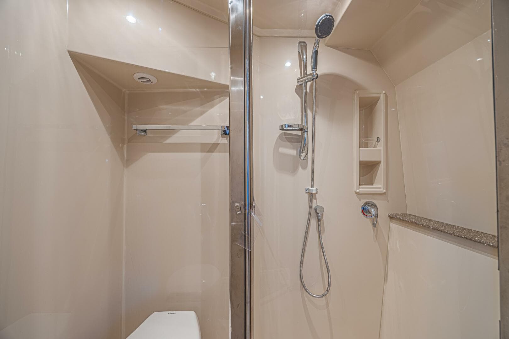 2012 Cruisers Yachts 48 Cantius