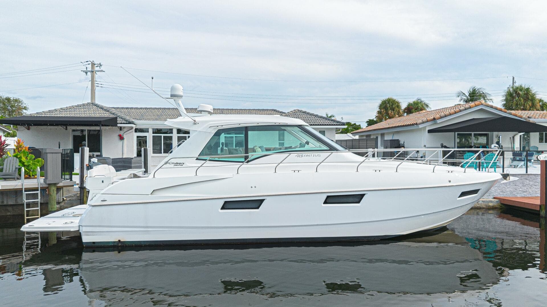 2012 Cruisers Yachts 48 Cantius
