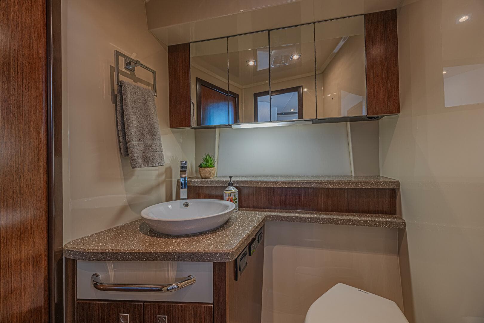 2012 Cruisers Yachts 48 Cantius