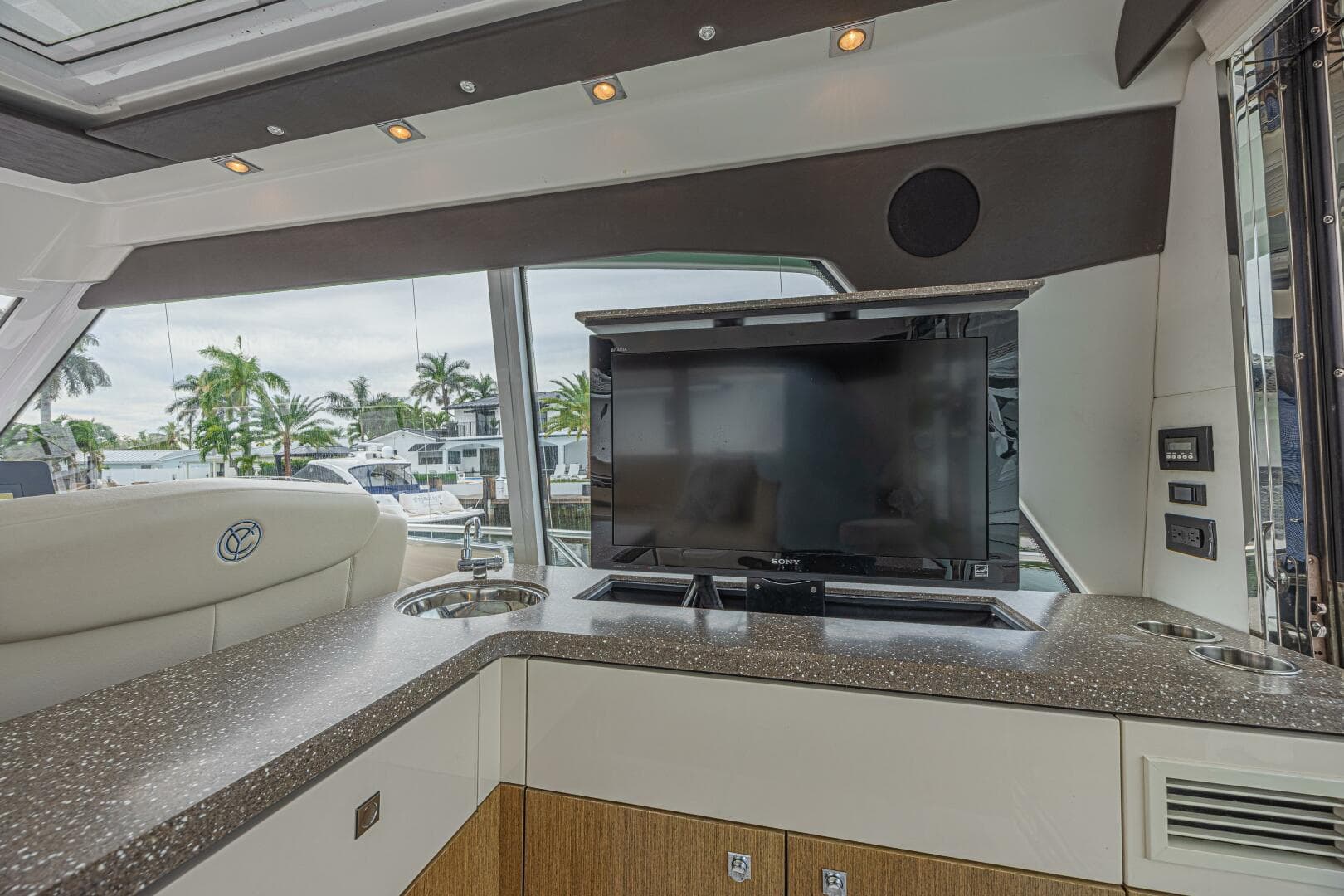 2012 Cruisers Yachts 48 Cantius