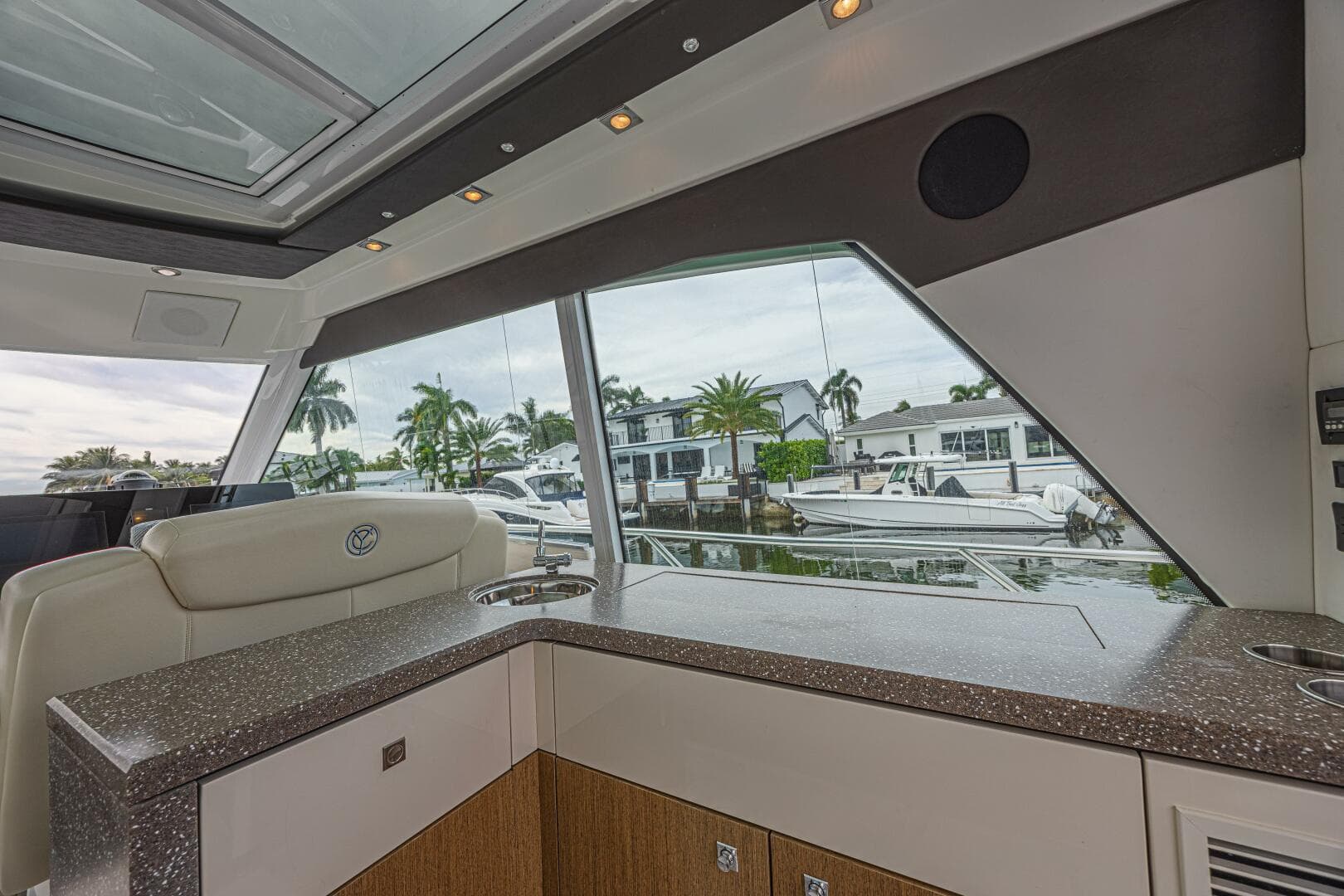 2012 Cruisers Yachts 48 Cantius