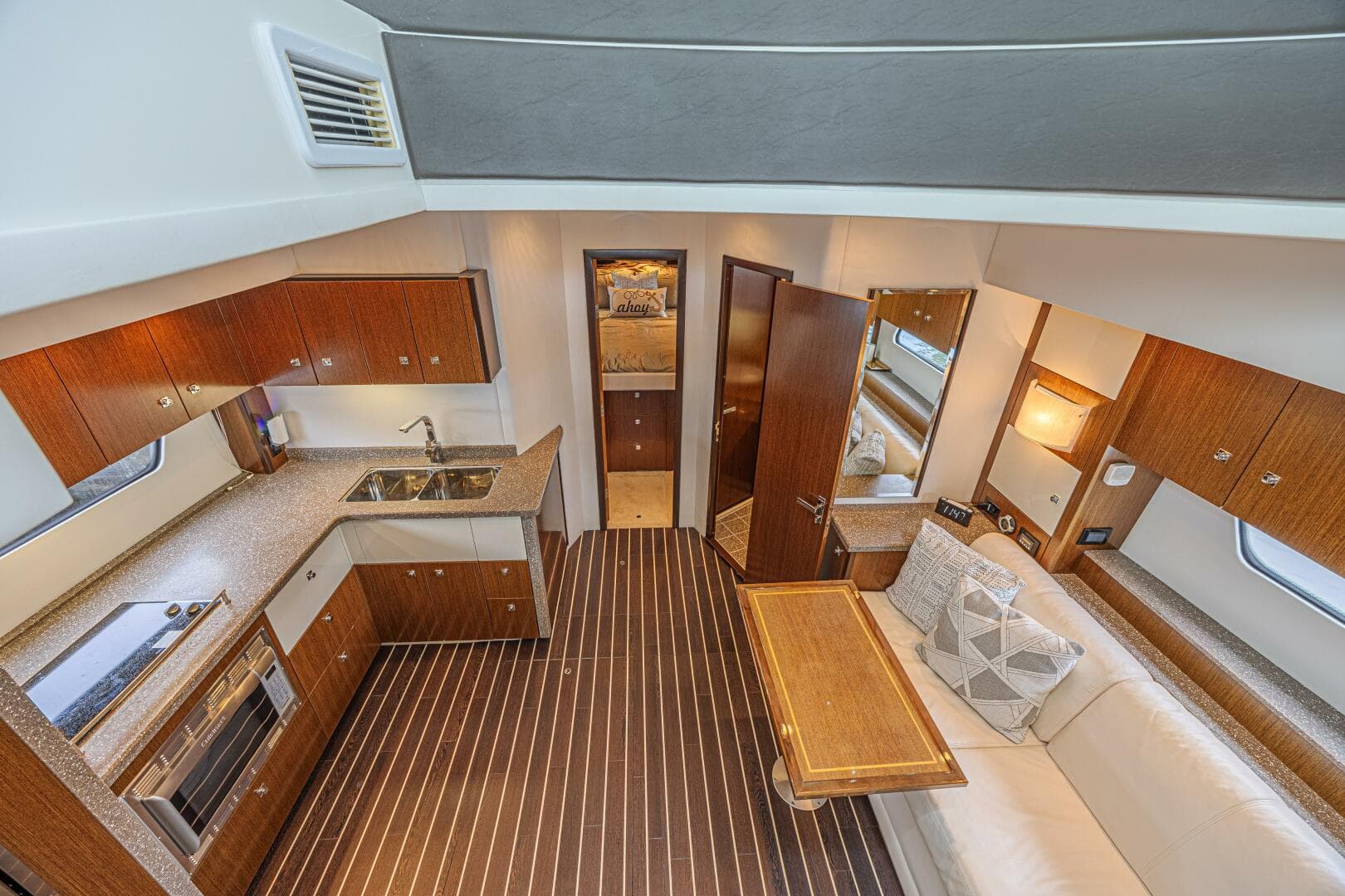 2012 Cruisers Yachts 48 Cantius