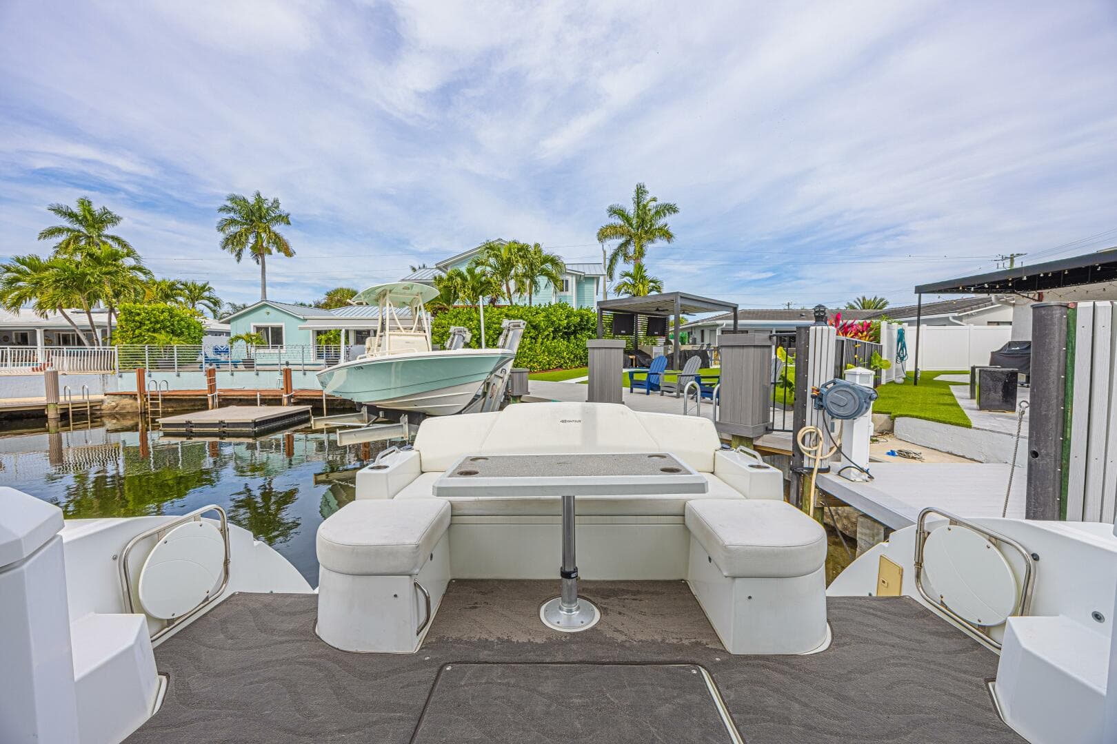 2012 Cruisers Yachts 48 Cantius