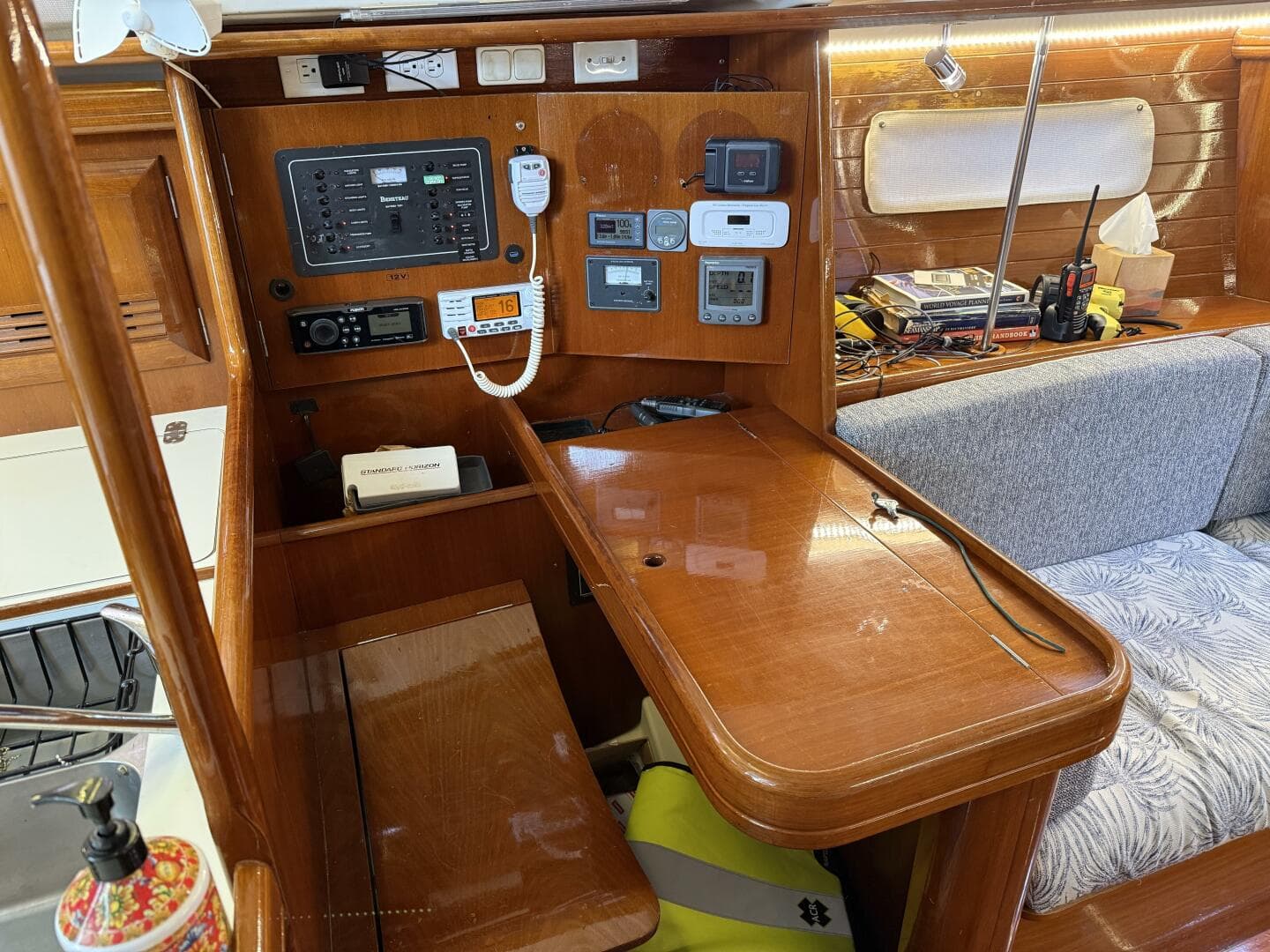2002 Beneteau 361