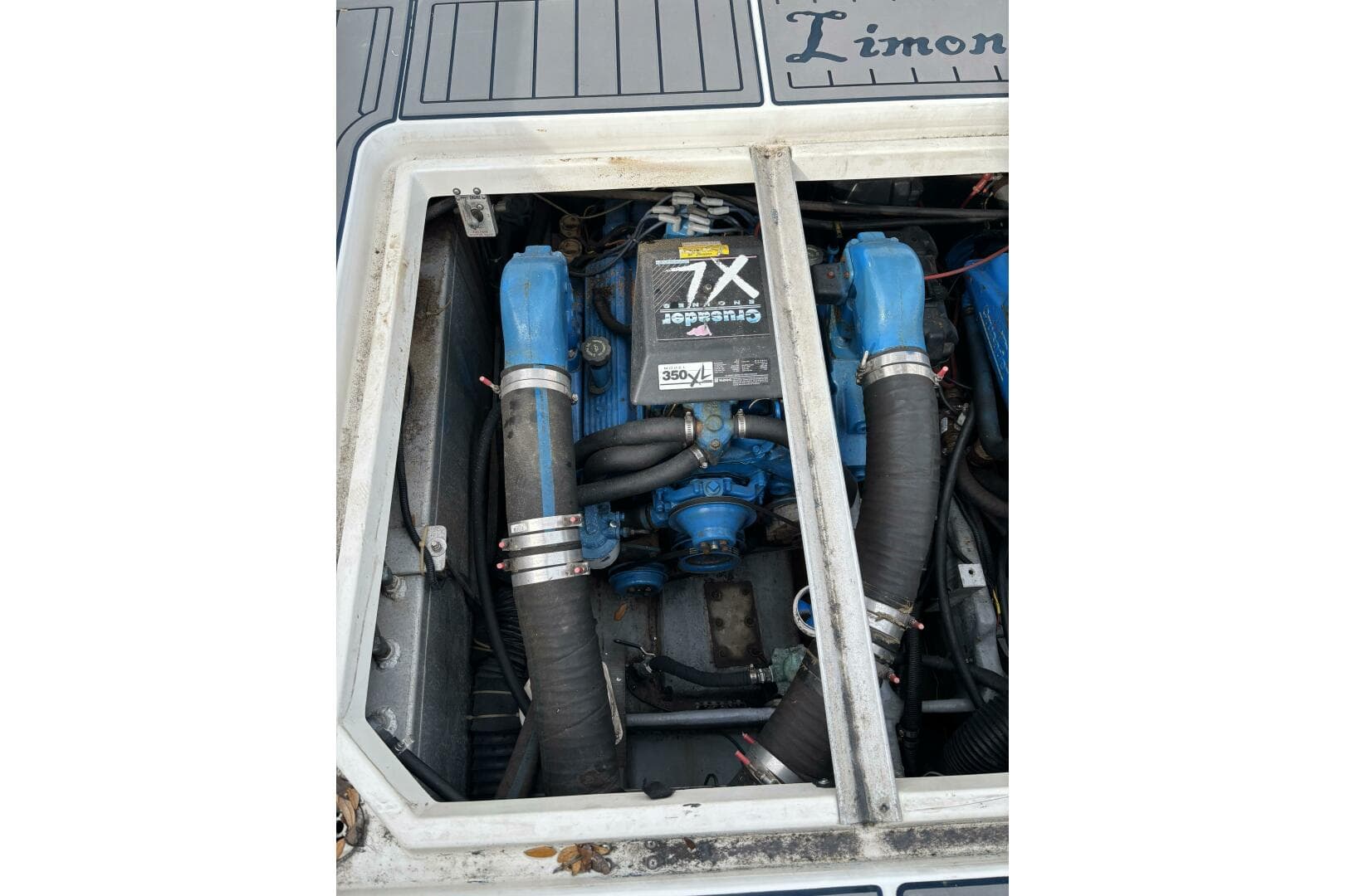 1996 Carver 320 Voyager