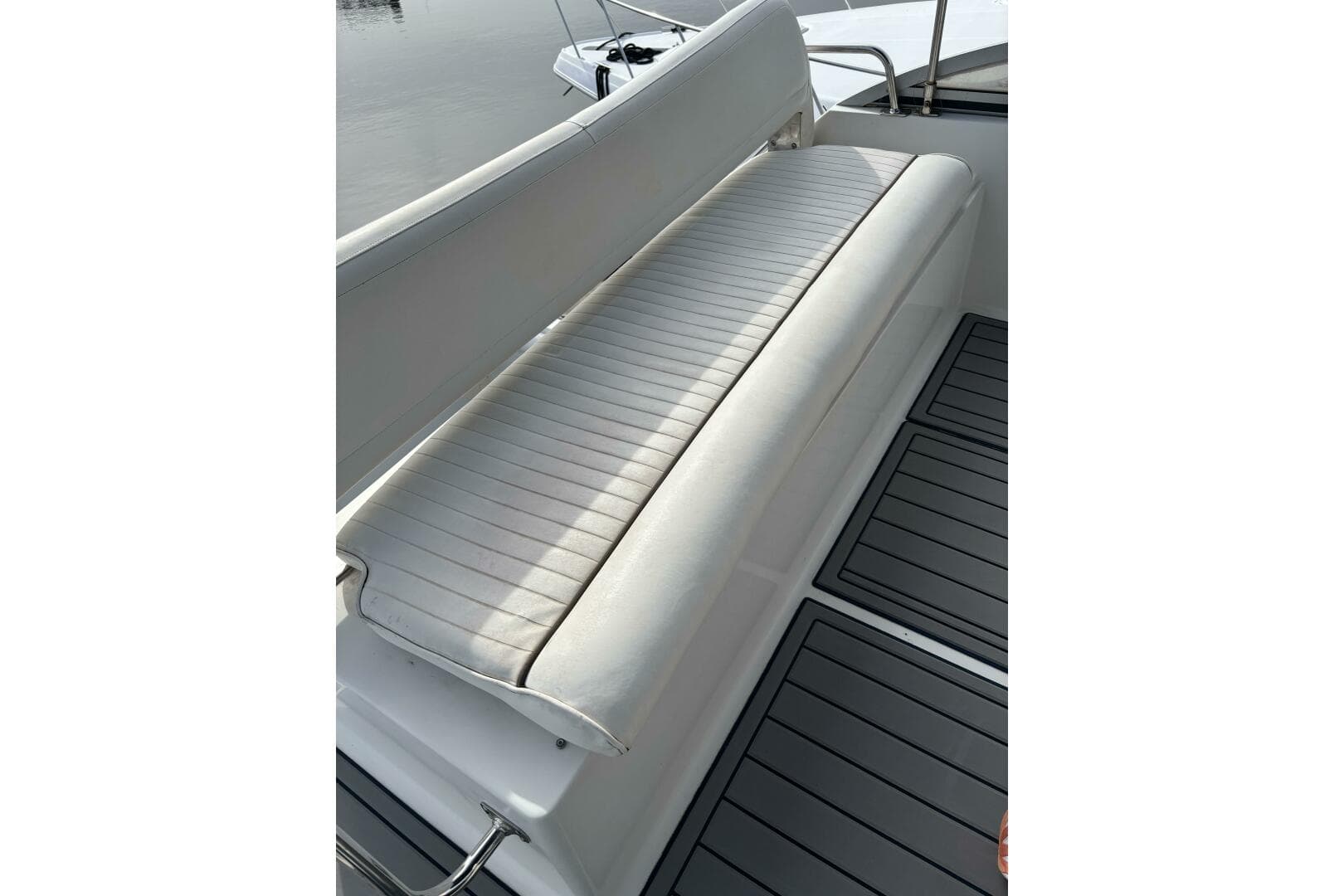 1996 Carver 320 Voyager