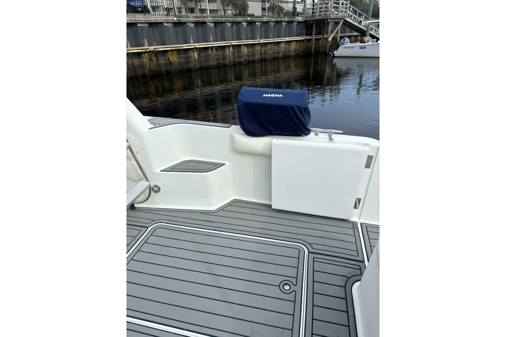 1996 Carver 320 Voyager