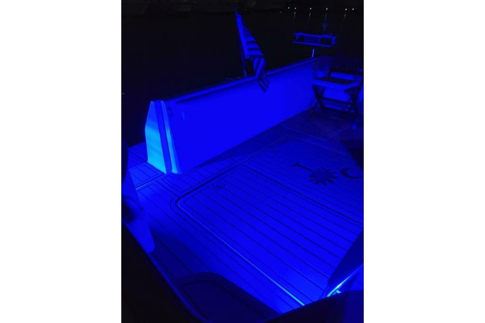 1996 Carver 320 Voyager