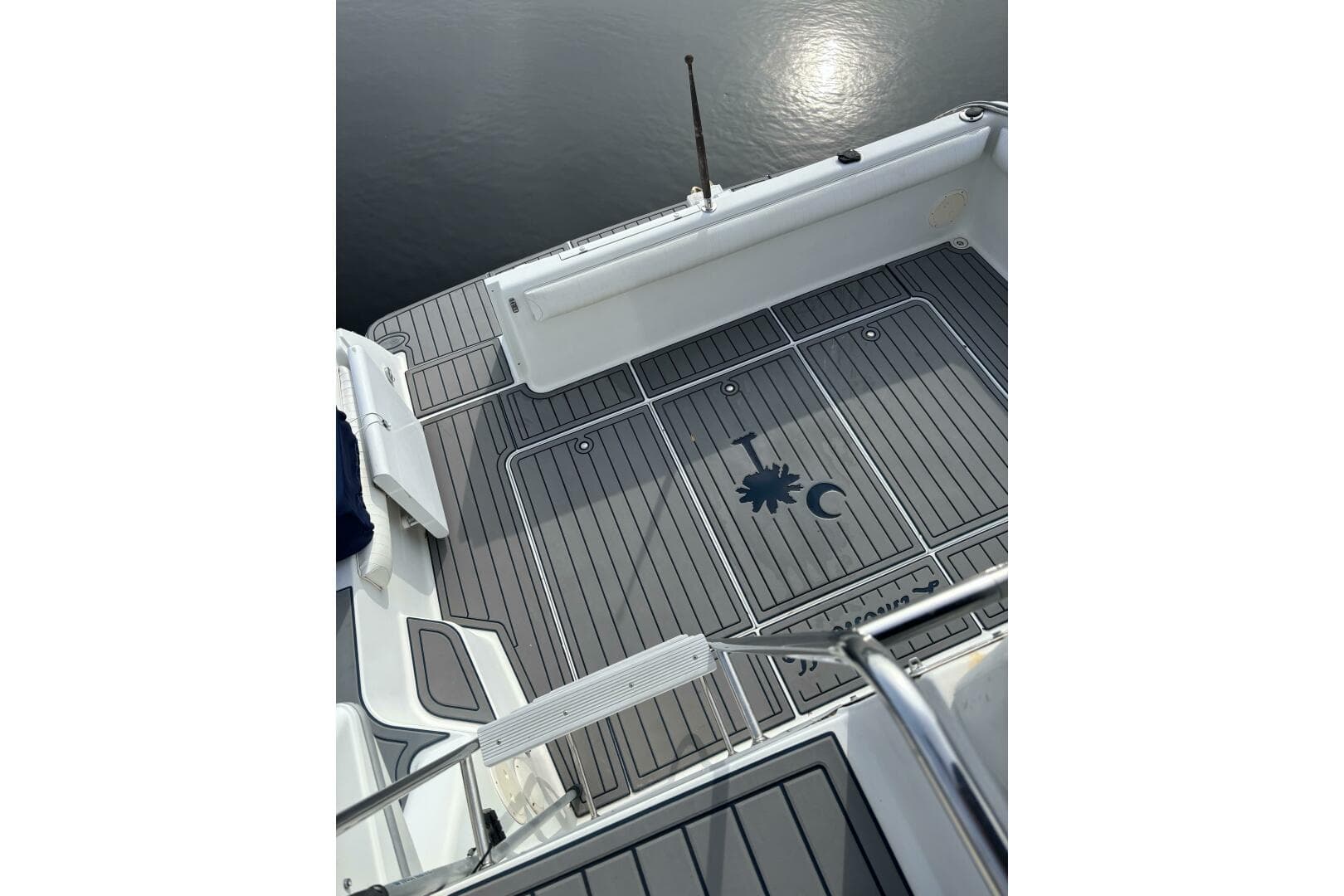 1996 Carver 320 Voyager