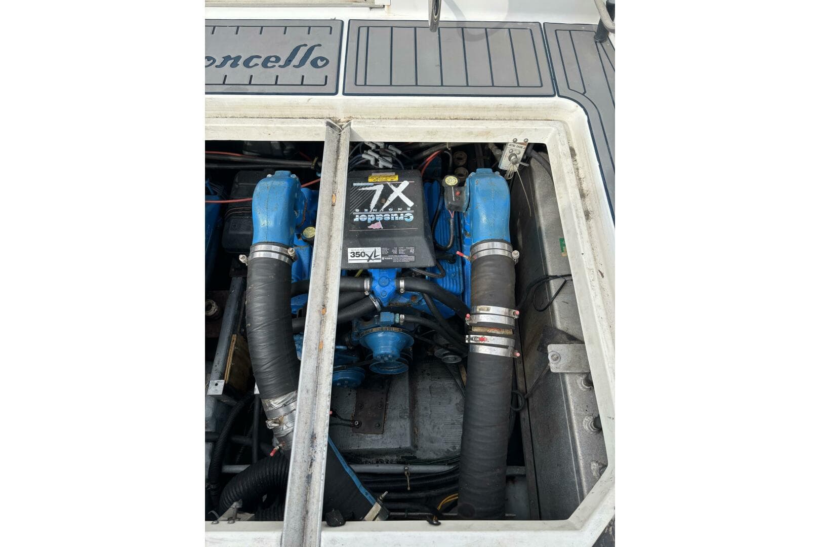 1996 Carver 320 Voyager