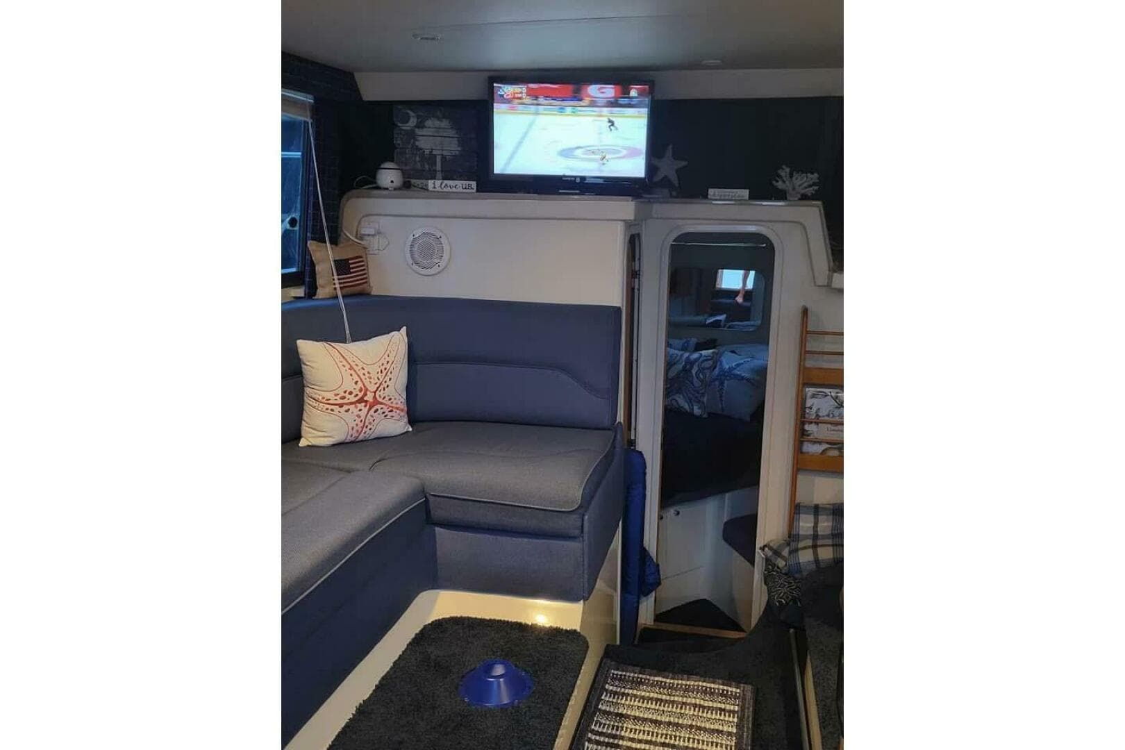 1996 Carver 320 Voyager