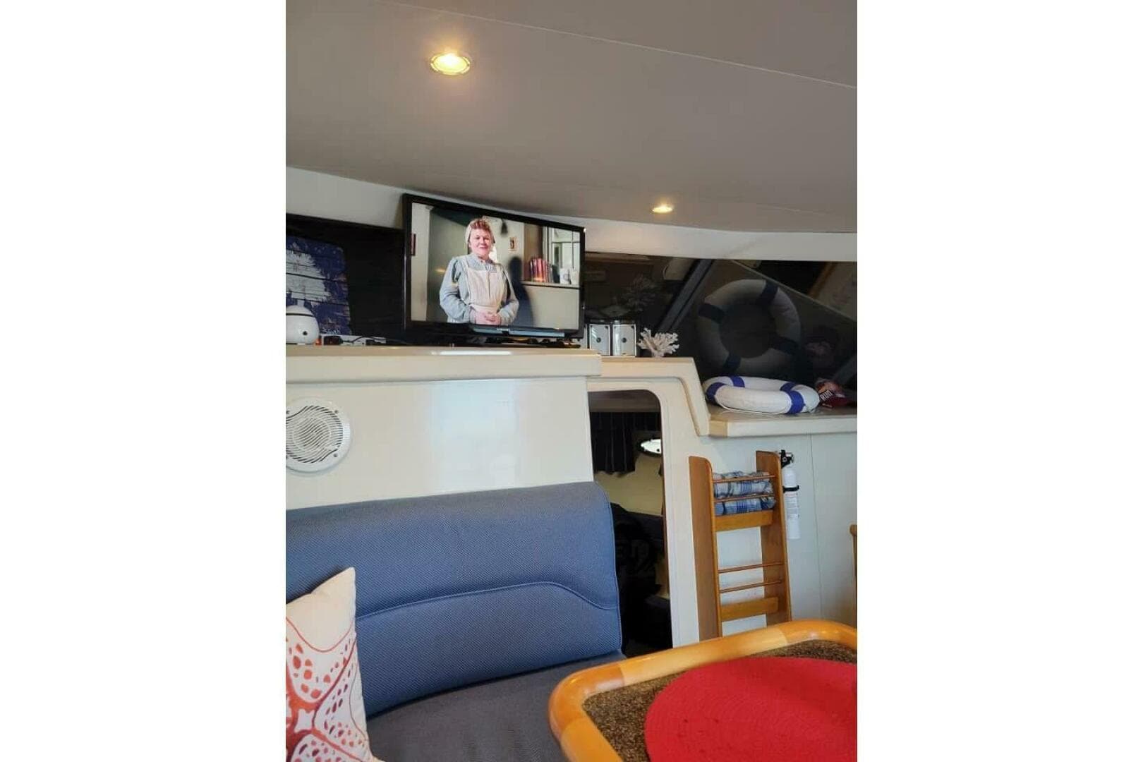 1996 Carver 320 Voyager