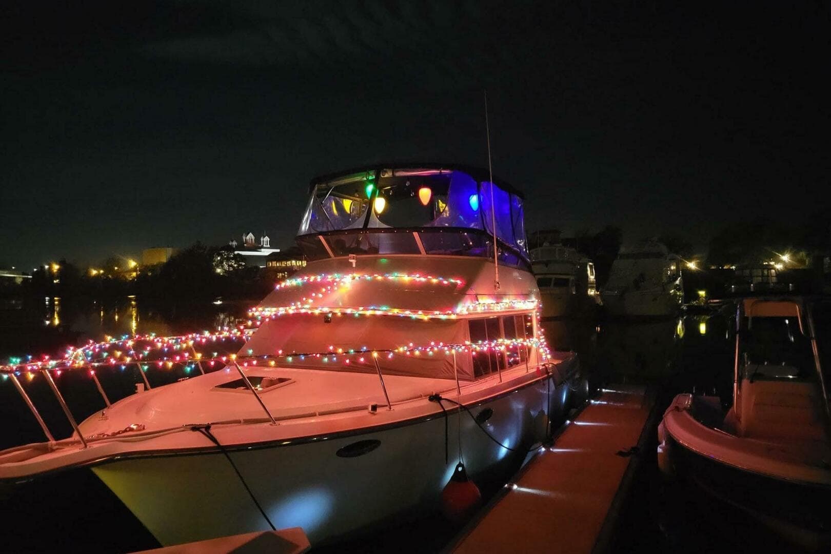 1996 Carver 320 Voyager