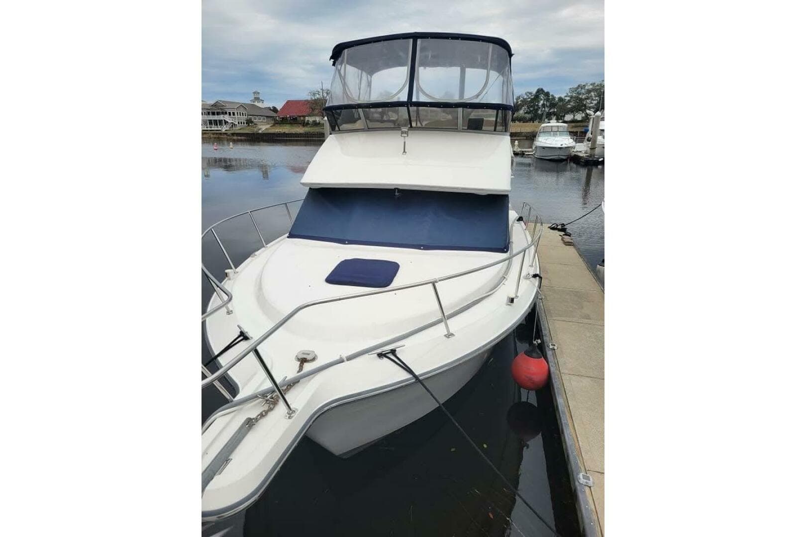1996 Carver 320 Voyager