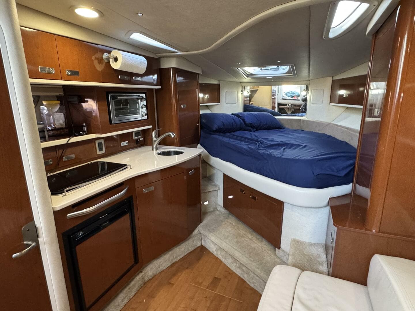 2011 Sea Ray 330 Sundancer