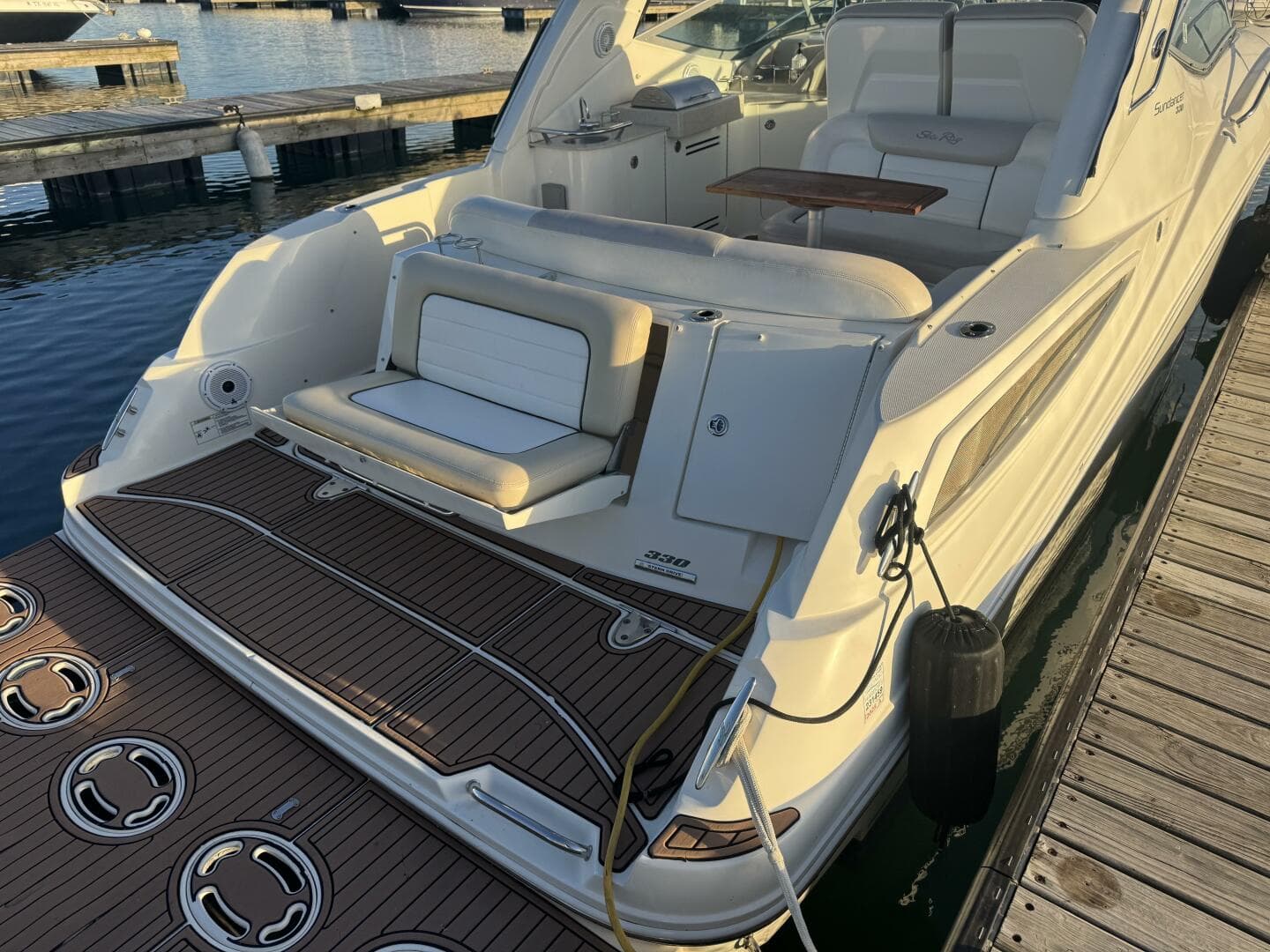 2011 Sea Ray 330 Sundancer