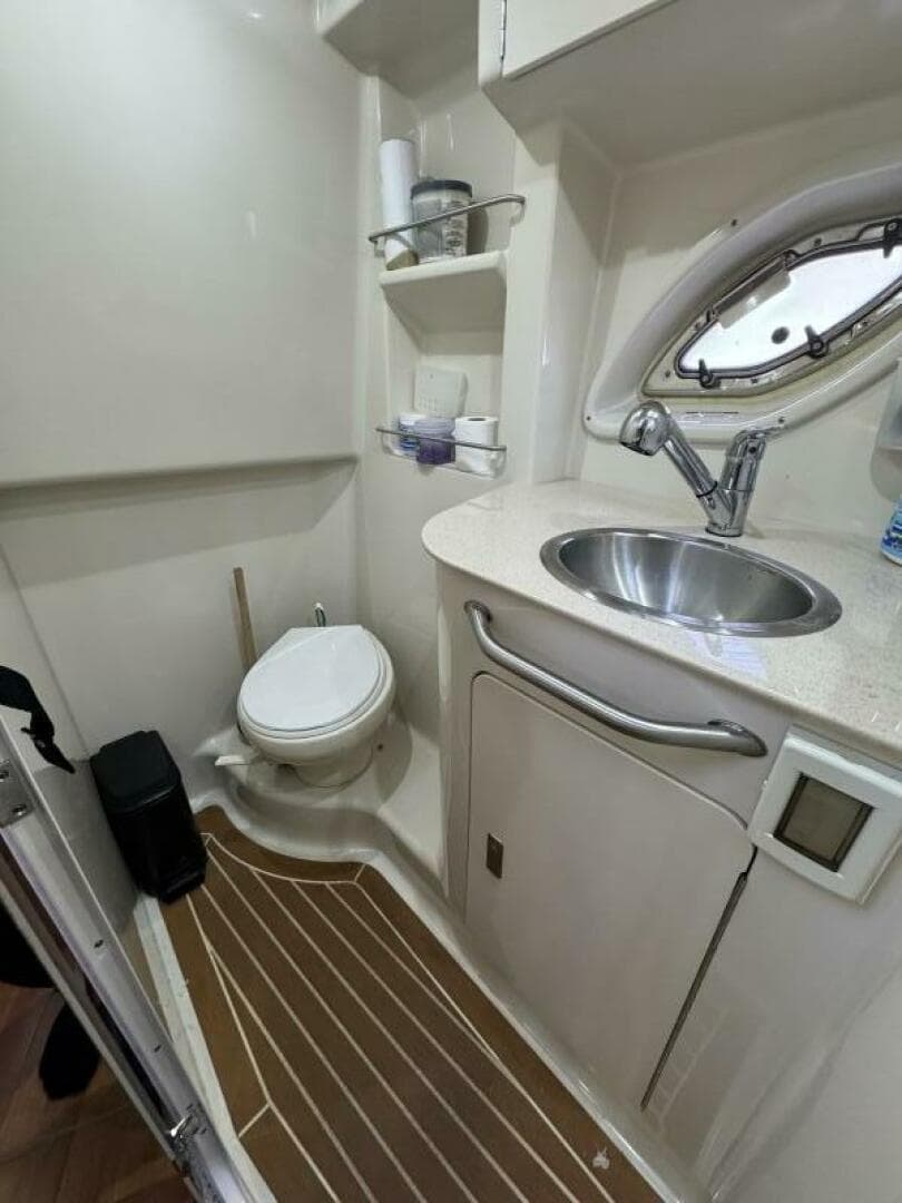 2011 Sea Ray 330 Sundancer