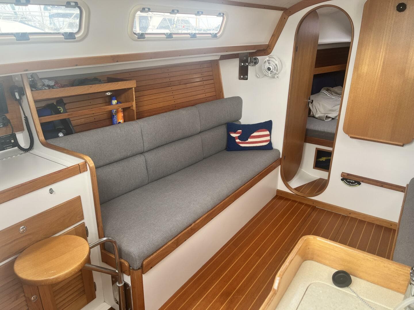 1998 J/32 - Port Settee