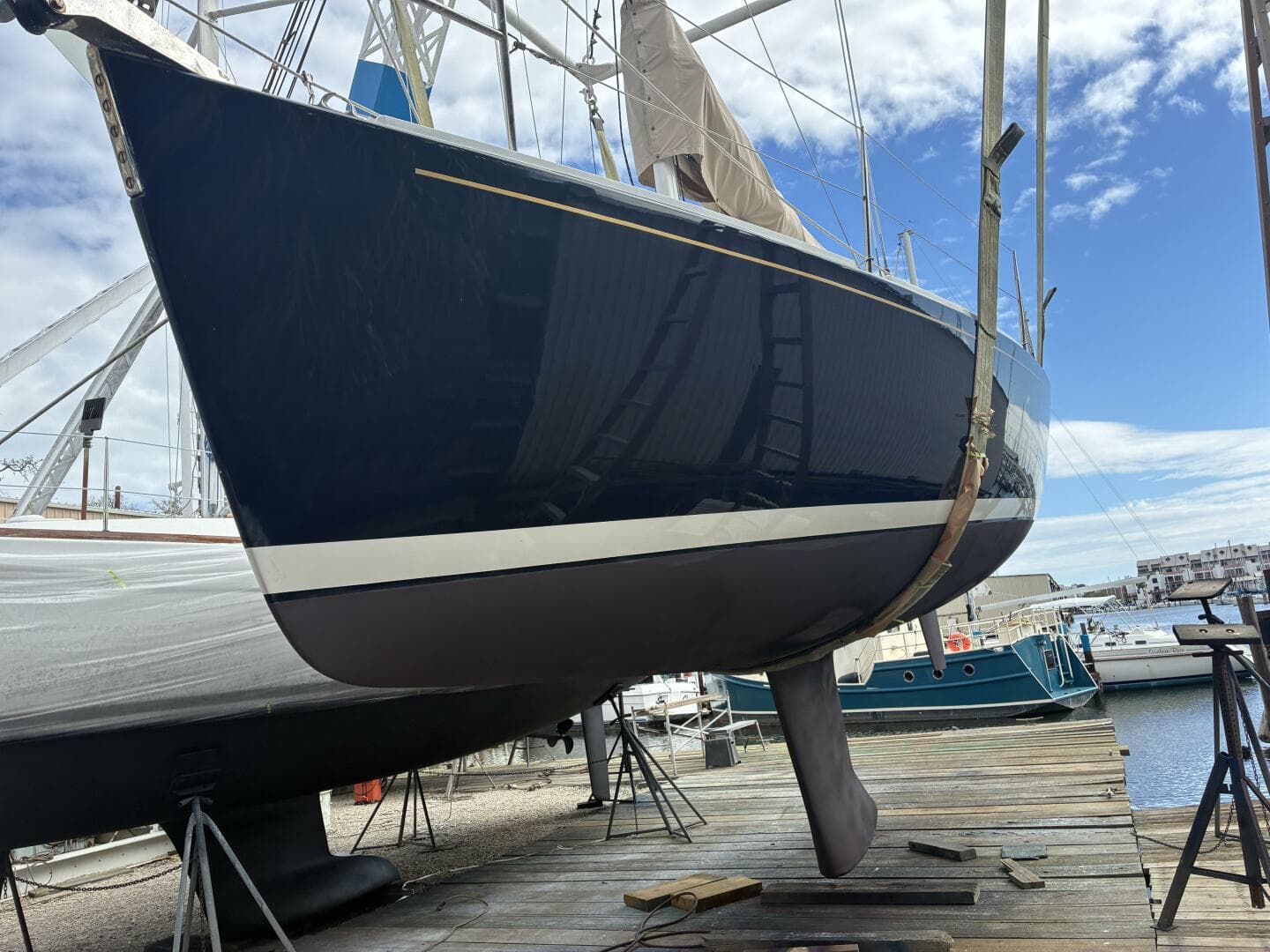 1998 J/32 - Out of the Water