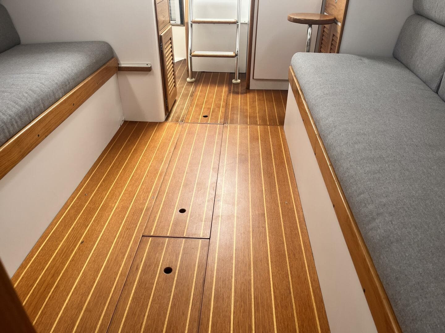 1998 J/32 - Cabin Sole