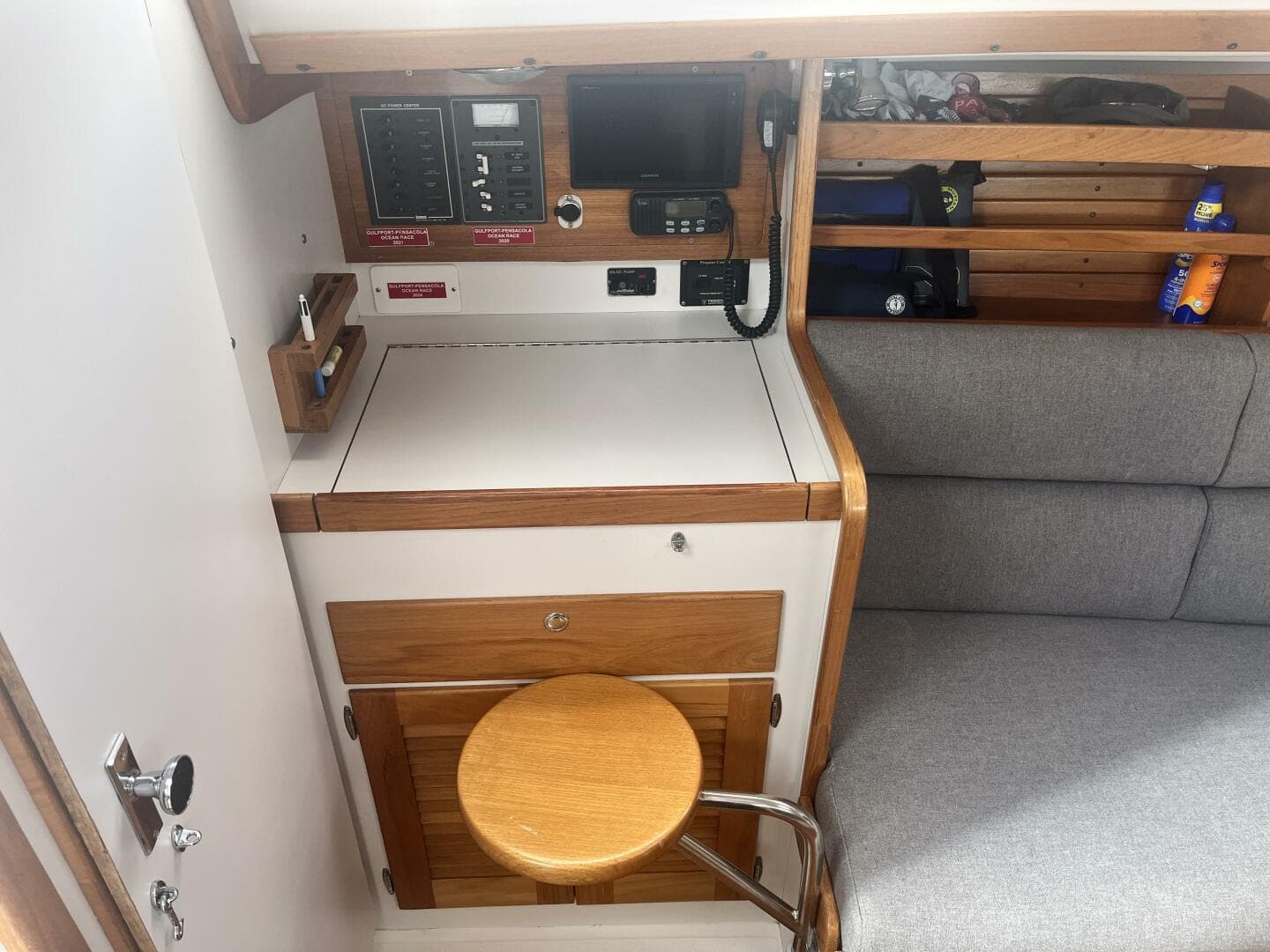 1998 J/32 - Navigation Station