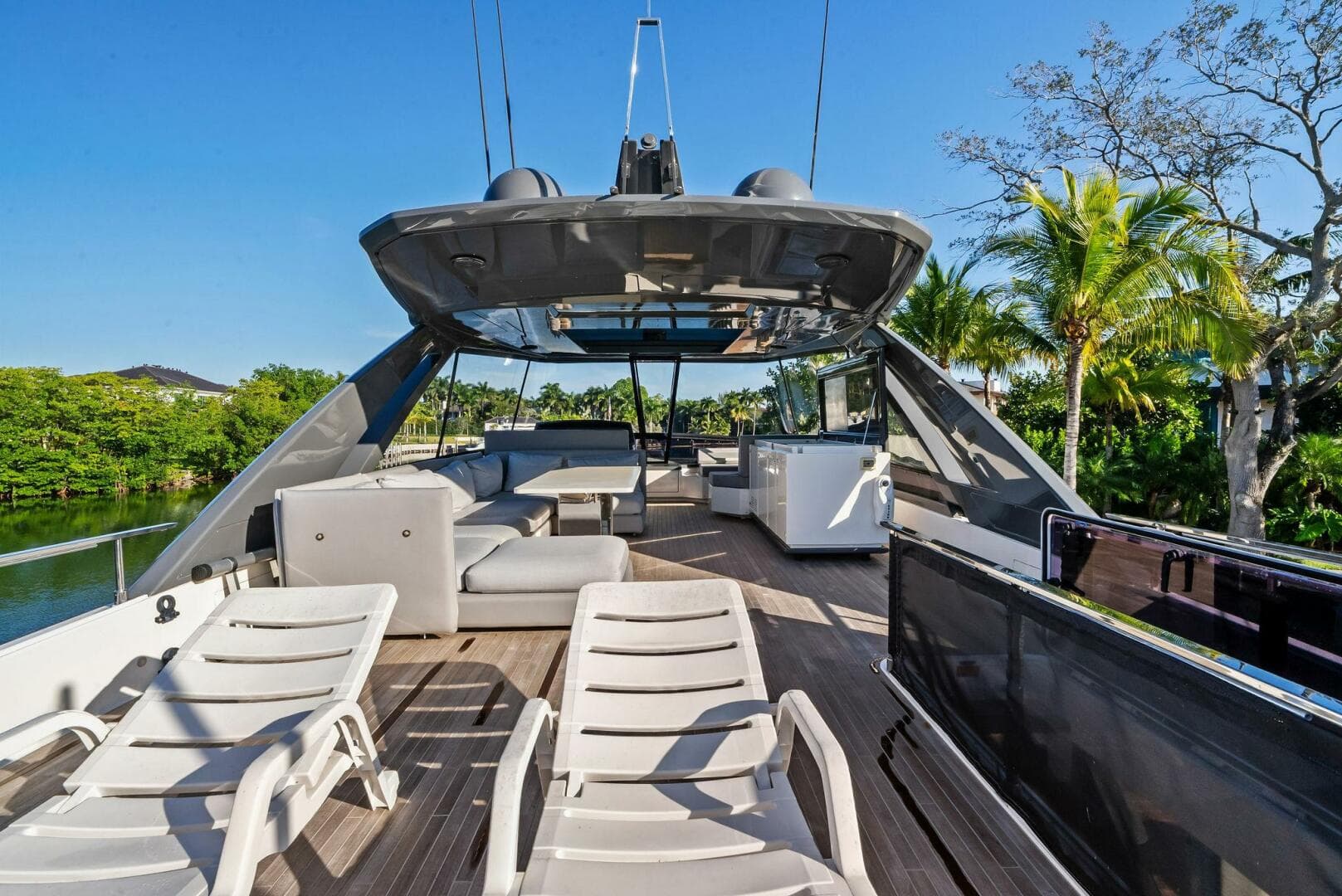 2019 Ferretti Yachts 780