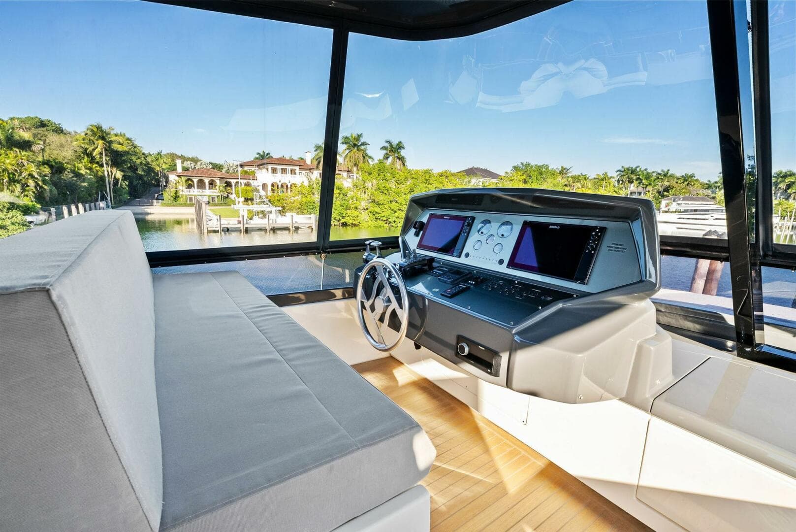 2019 Ferretti Yachts 780