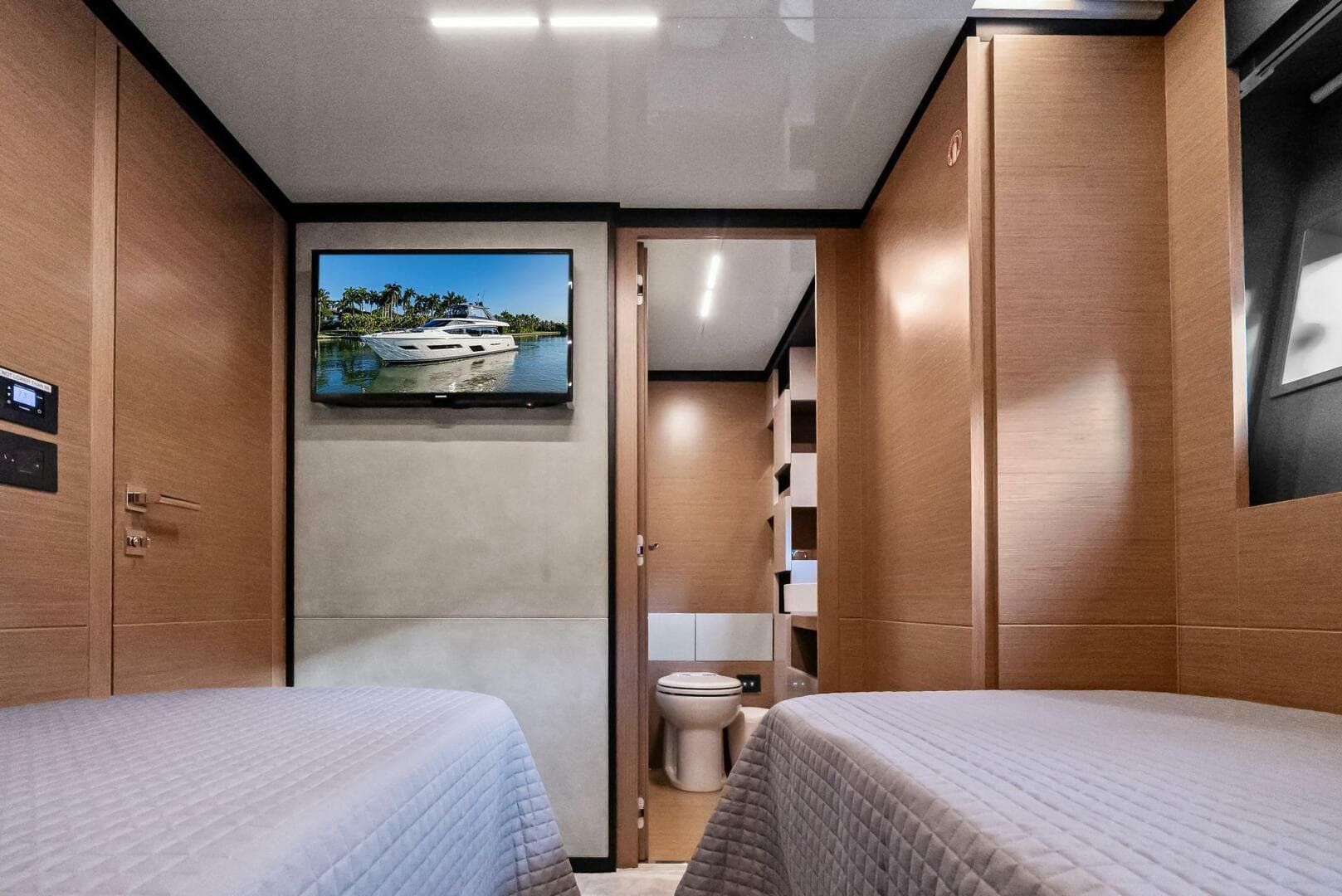 2019 Ferretti Yachts 780