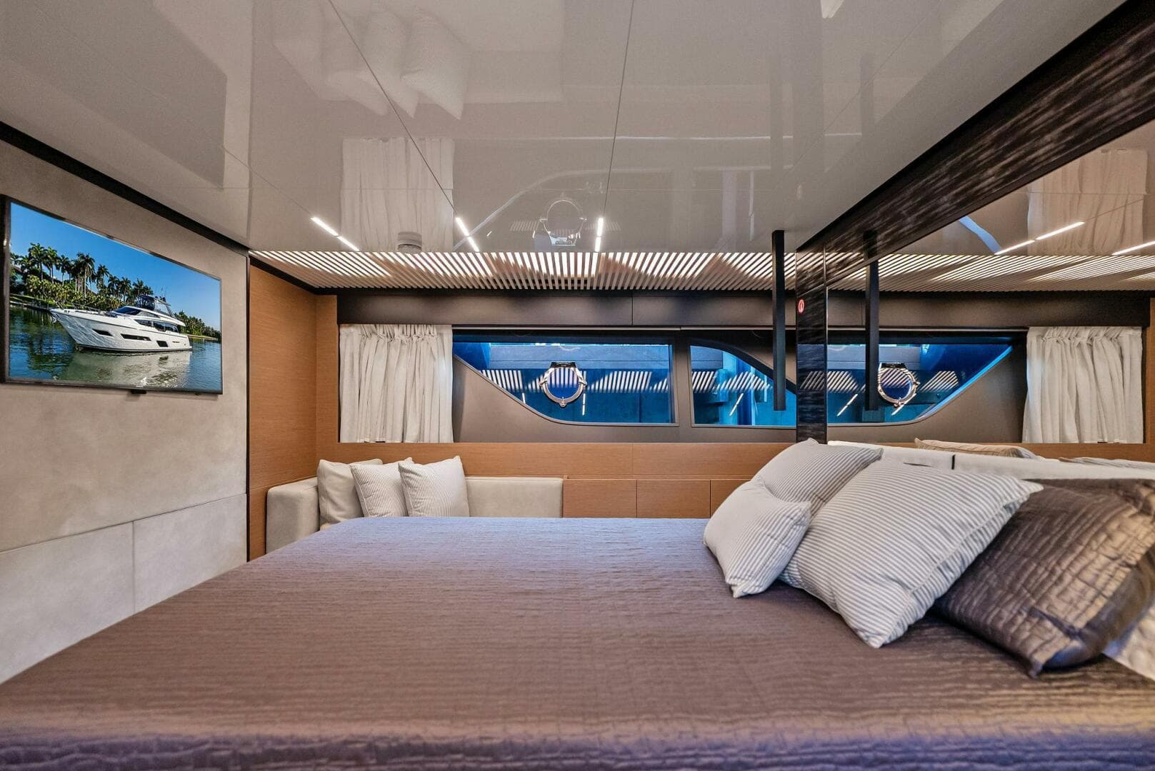 2019 Ferretti Yachts 780