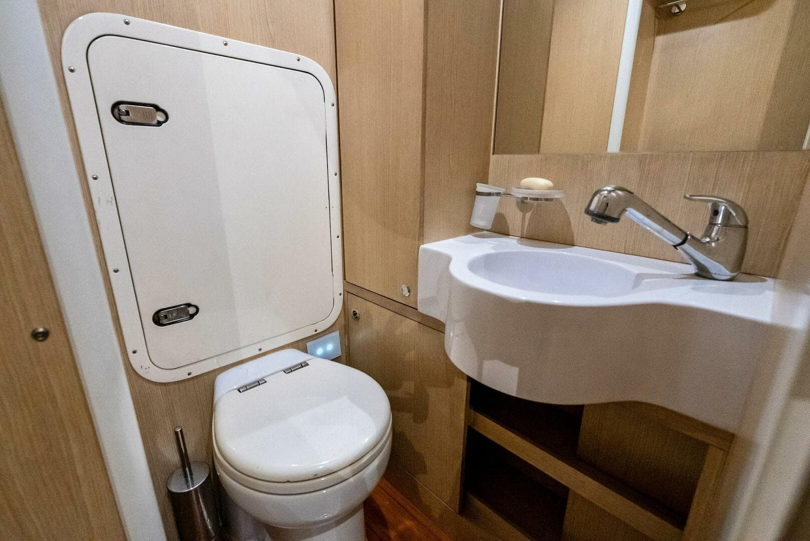 2019 Ferretti Yachts 780