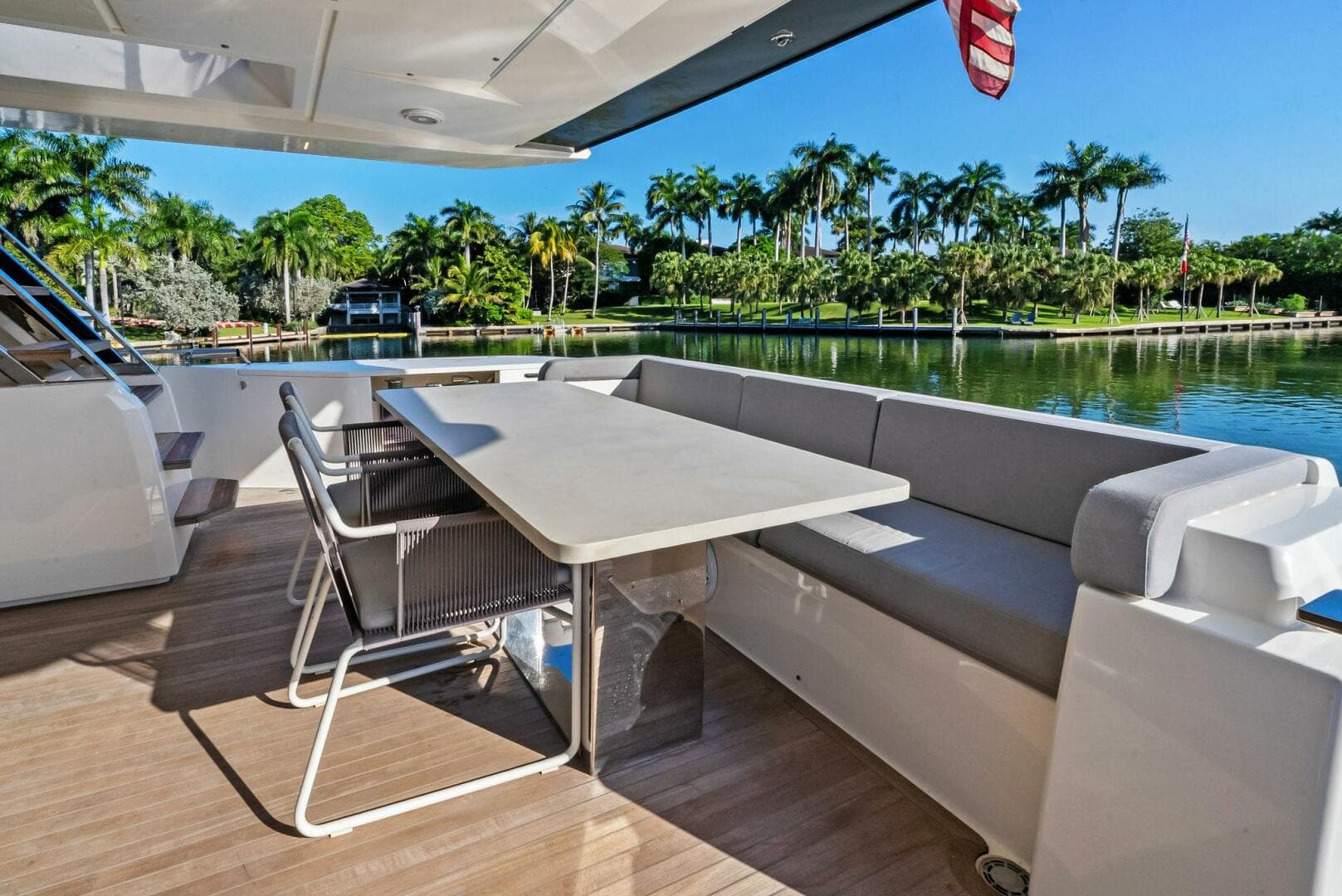 2019 Ferretti Yachts 780