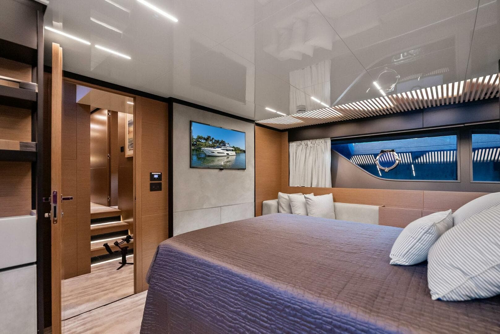 2019 Ferretti Yachts 780