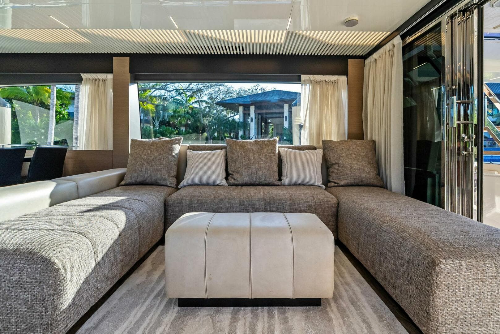 2019 Ferretti Yachts 780