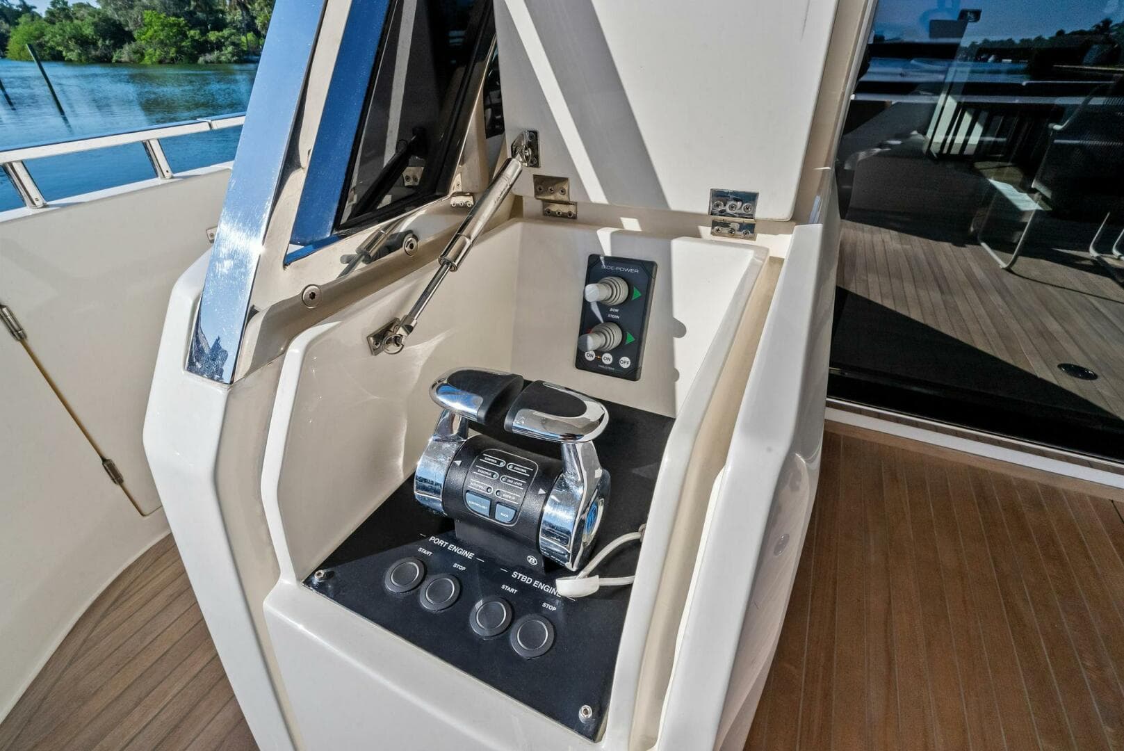 2019 Ferretti Yachts 780
