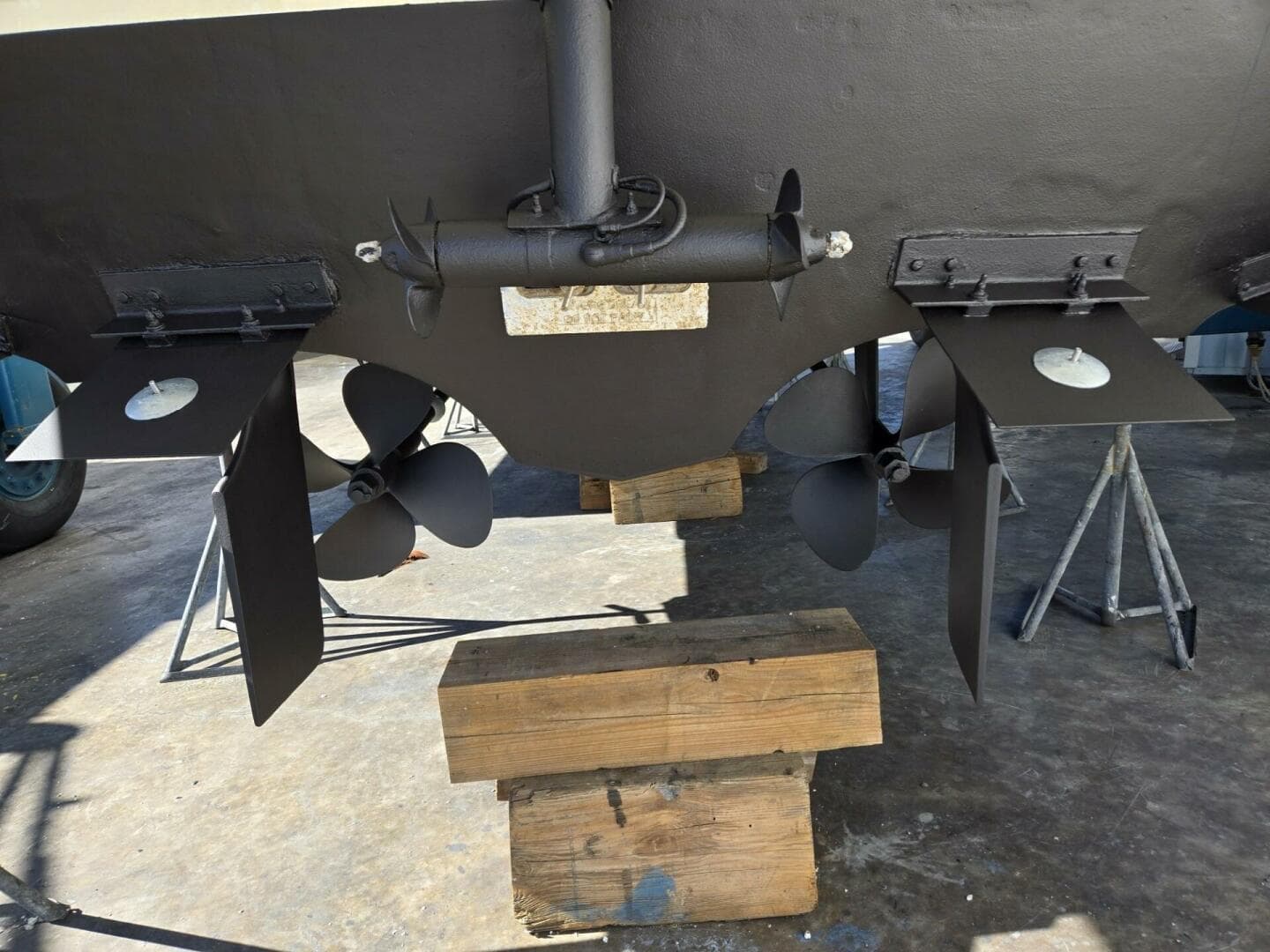 2004 Cruisers Yachts 