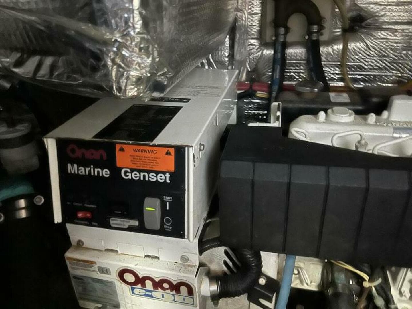 2004 Cruisers Yachts 