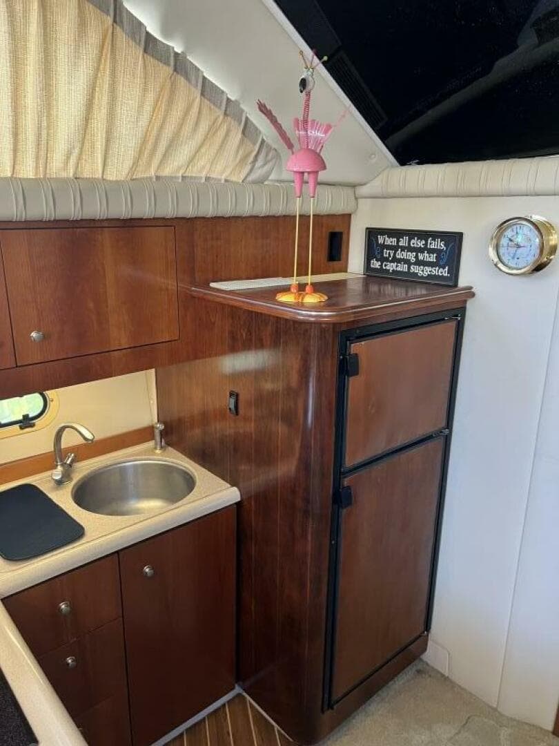 2004 Cruisers Yachts 