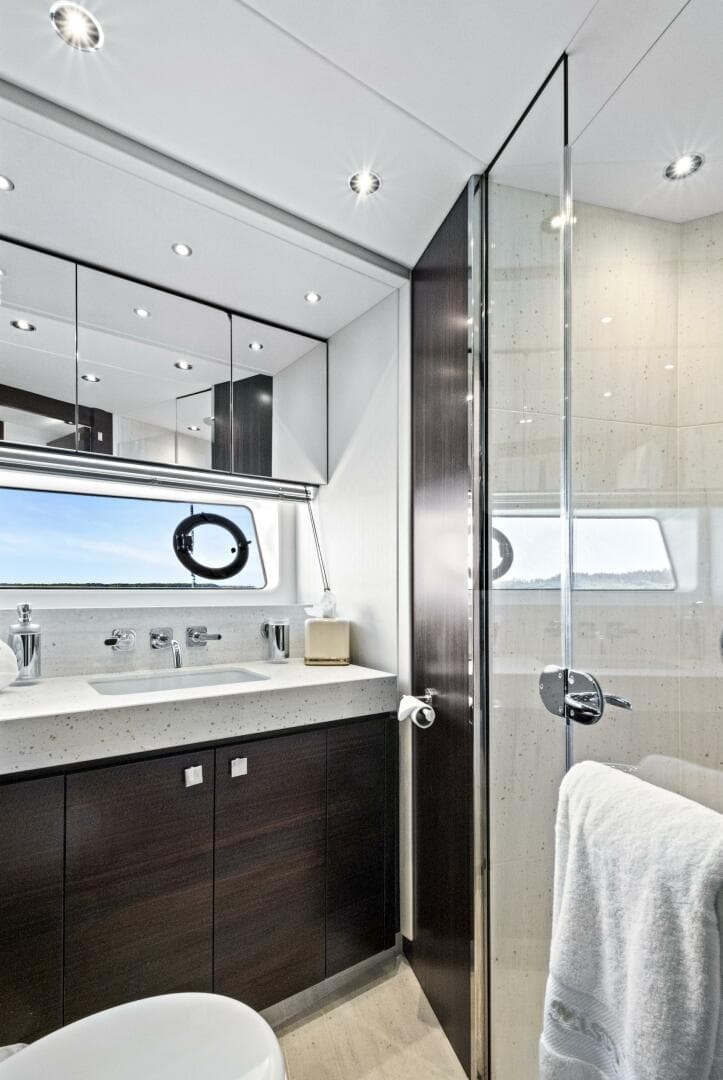 2024 Sunseeker 76 Yacht