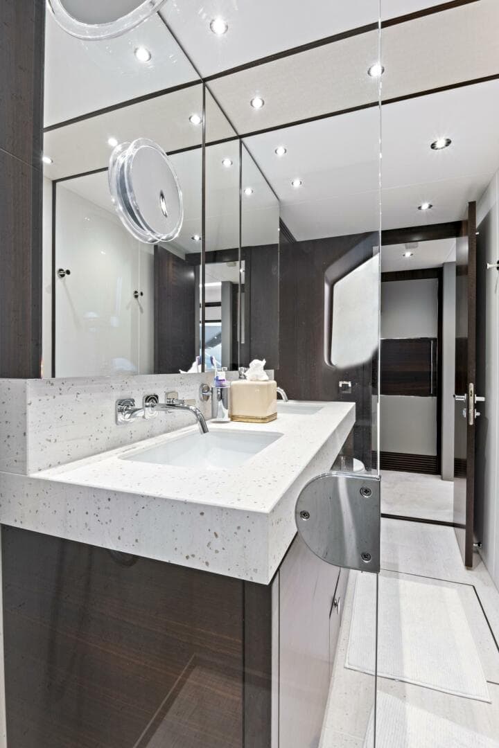 2024 Sunseeker 76 Yacht