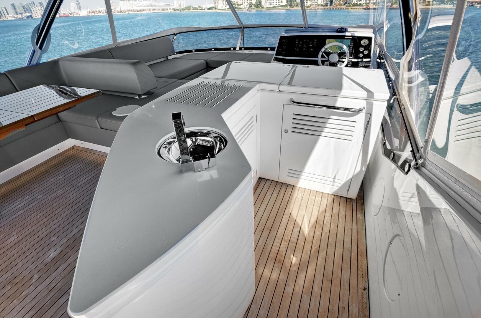 2024 Sunseeker 76 Yacht