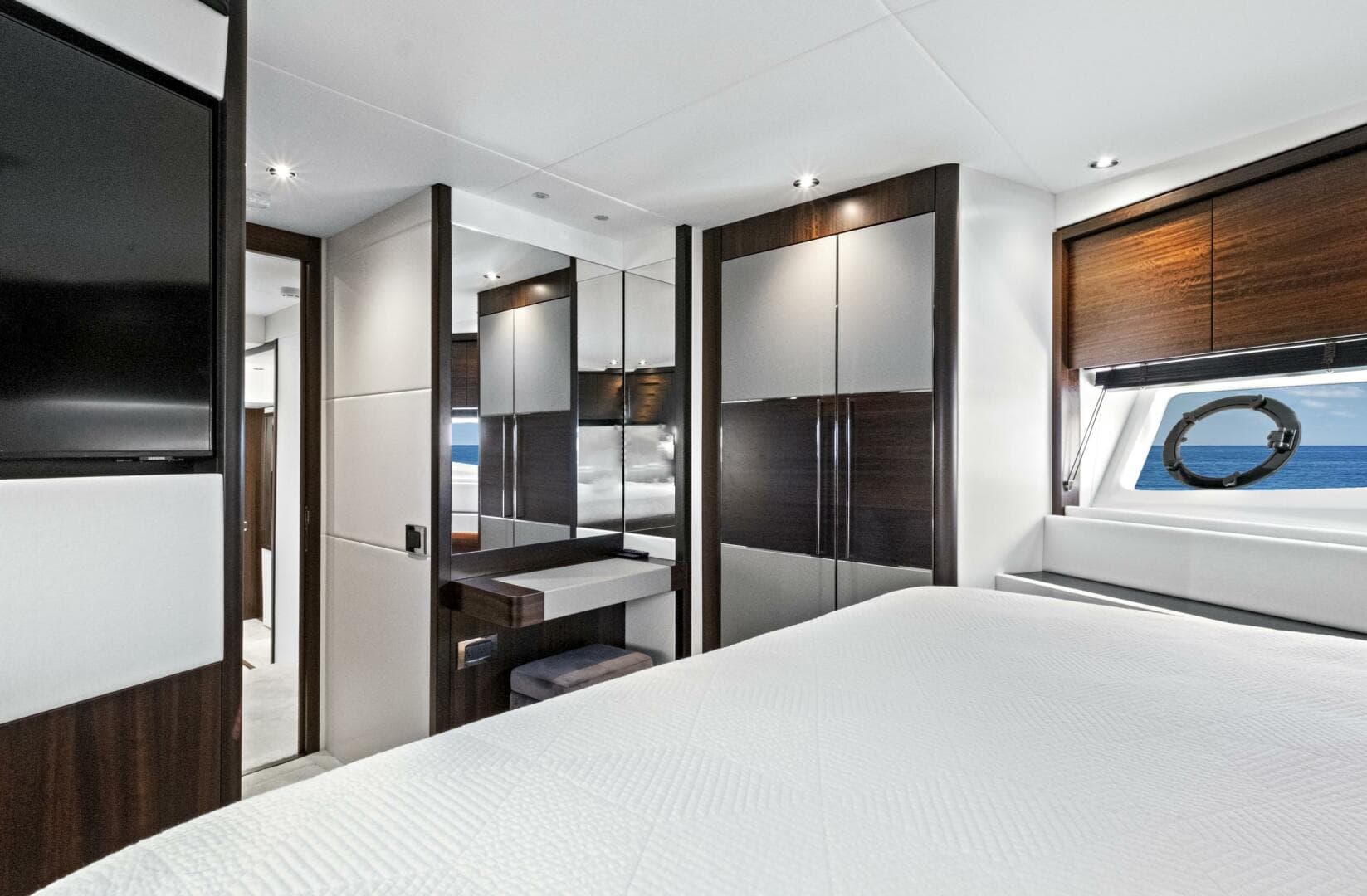 2024 Sunseeker 76 Yacht