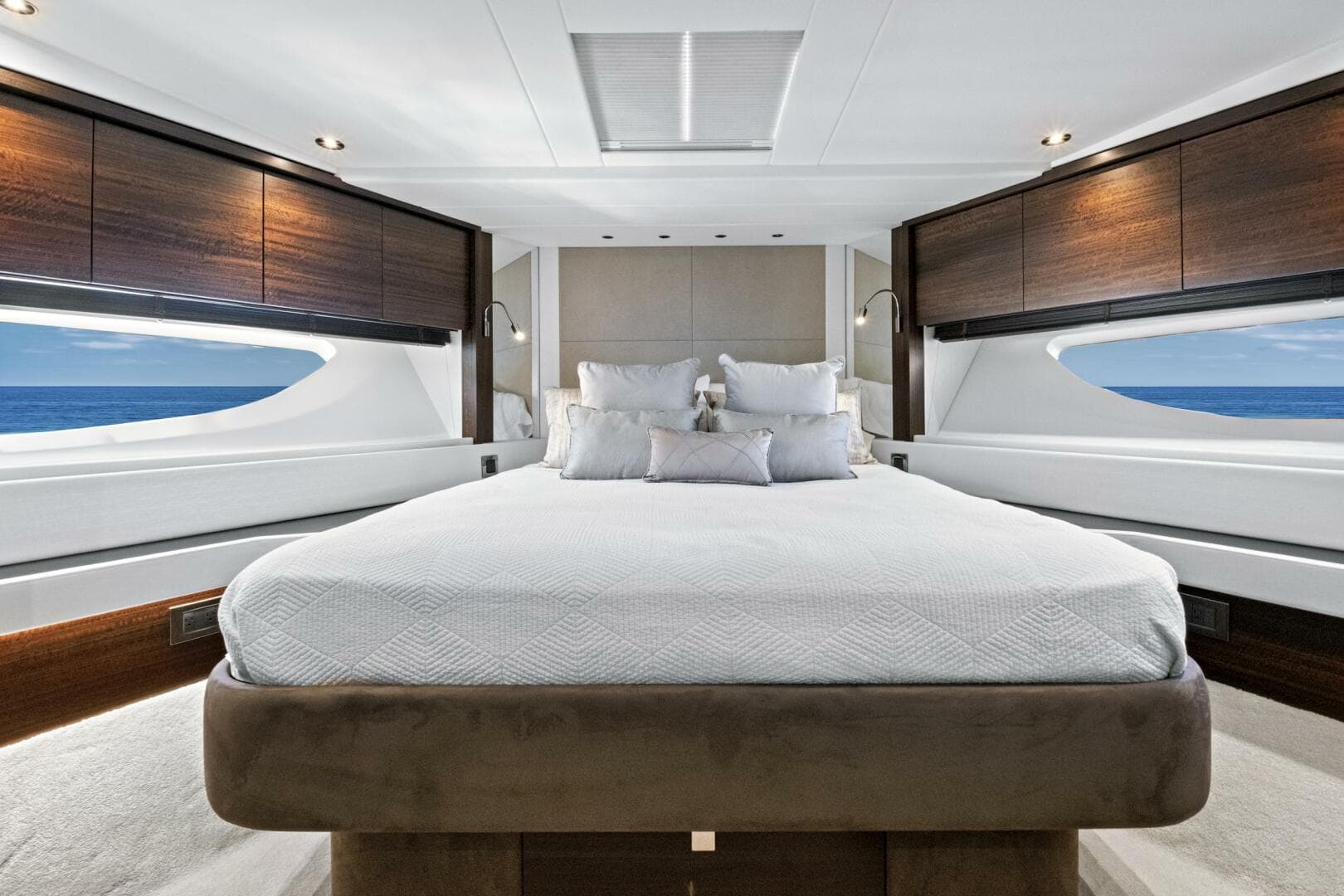 2024 Sunseeker 76 Yacht