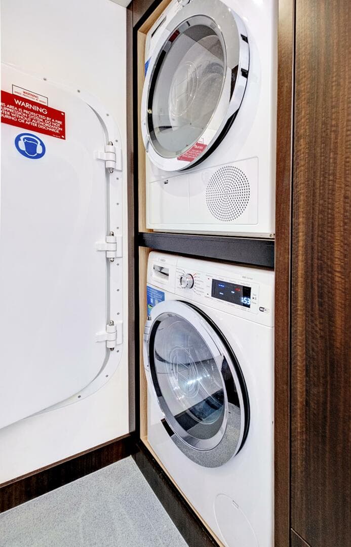 2024 Sunseeker 76 Yacht