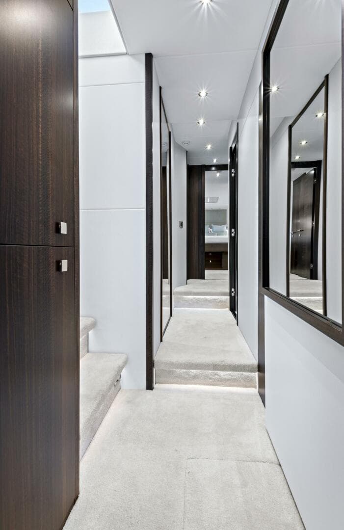 2024 Sunseeker 76 Yacht