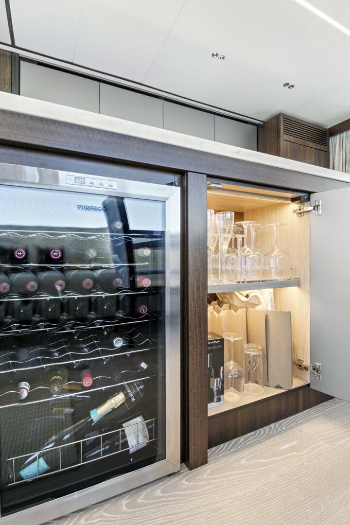 2024 Sunseeker 76 Yacht