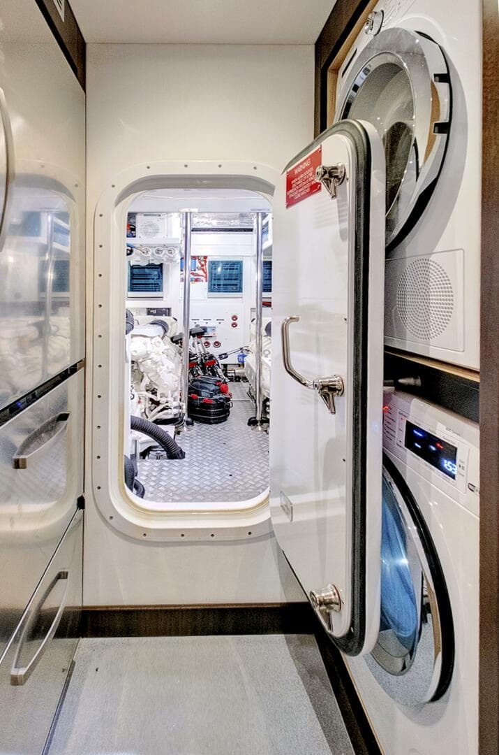 2024 Sunseeker 76 Yacht