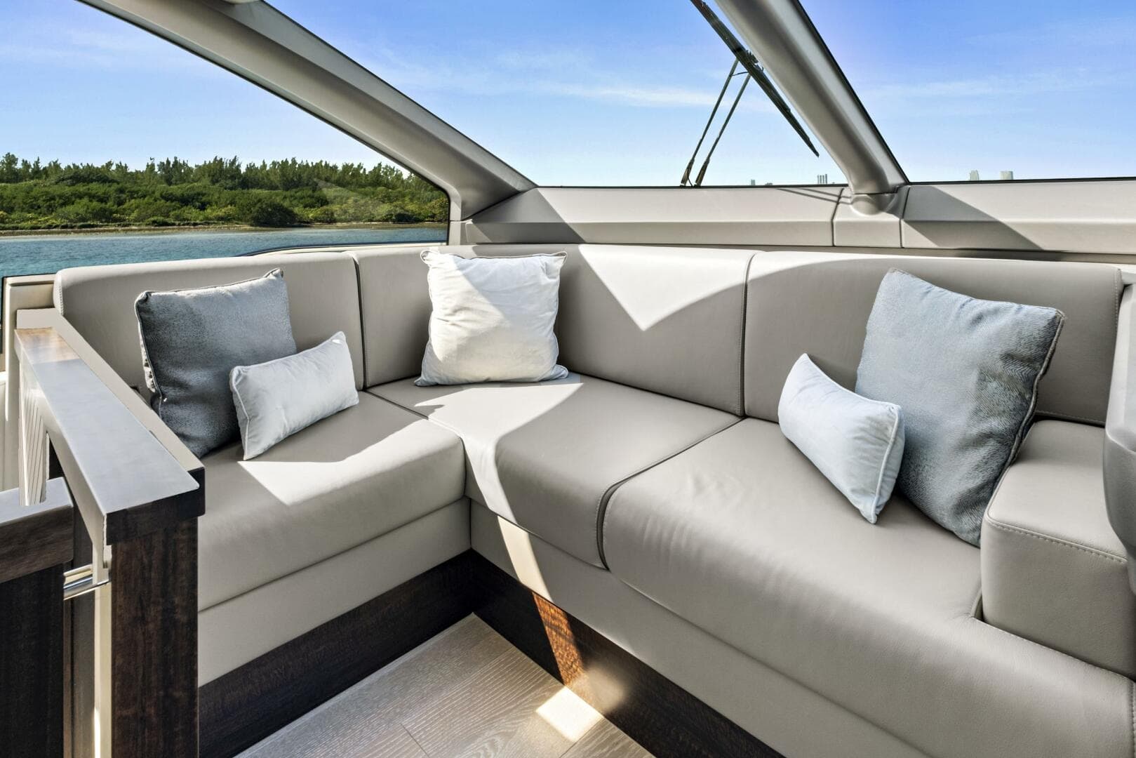 2024 Sunseeker 76 Yacht