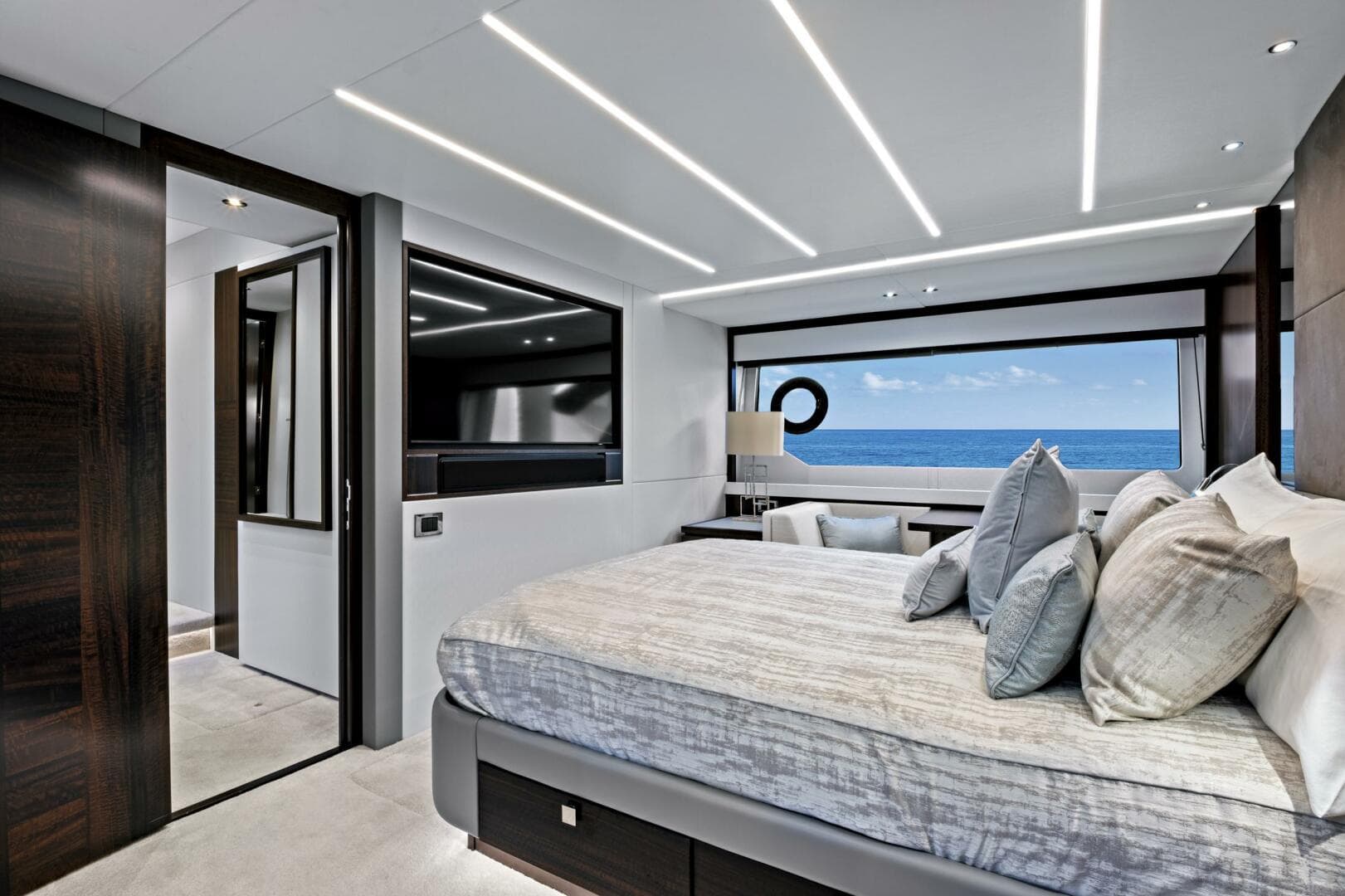 2024 Sunseeker 76 Yacht