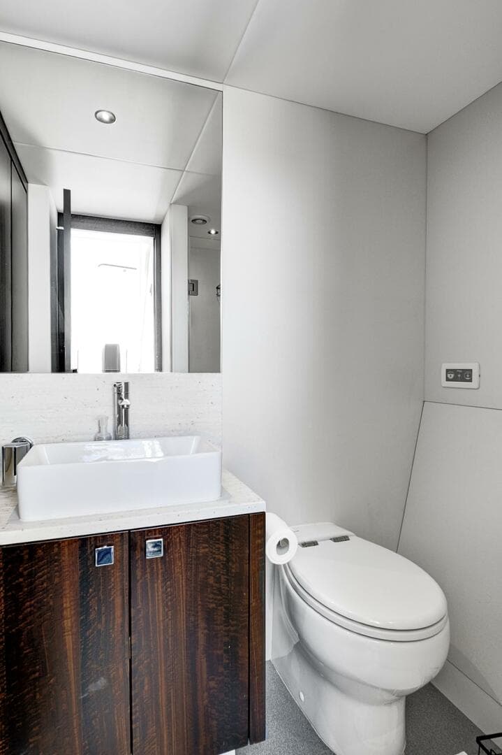 2024 Sunseeker 76 Yacht