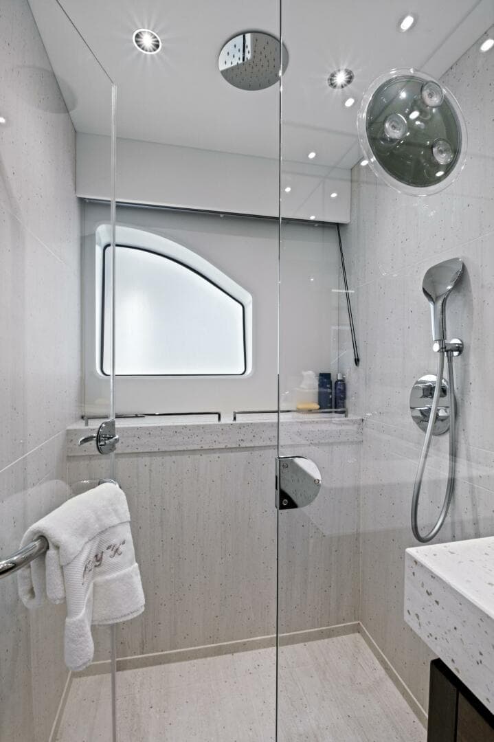 2024 Sunseeker 76 Yacht